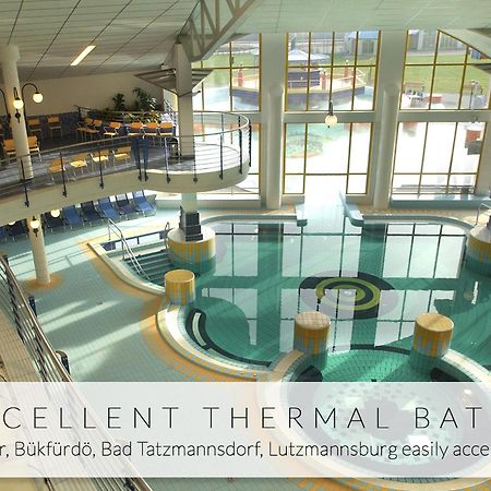 Square 16 Apartman - Absolutely Central Location With Self Check In Сомбатгей Екстер'єр фото