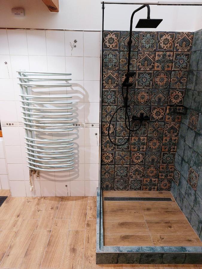 Square 16 Apartman - Absolutely Central Location With Self Check In Сомбатгей Екстер'єр фото