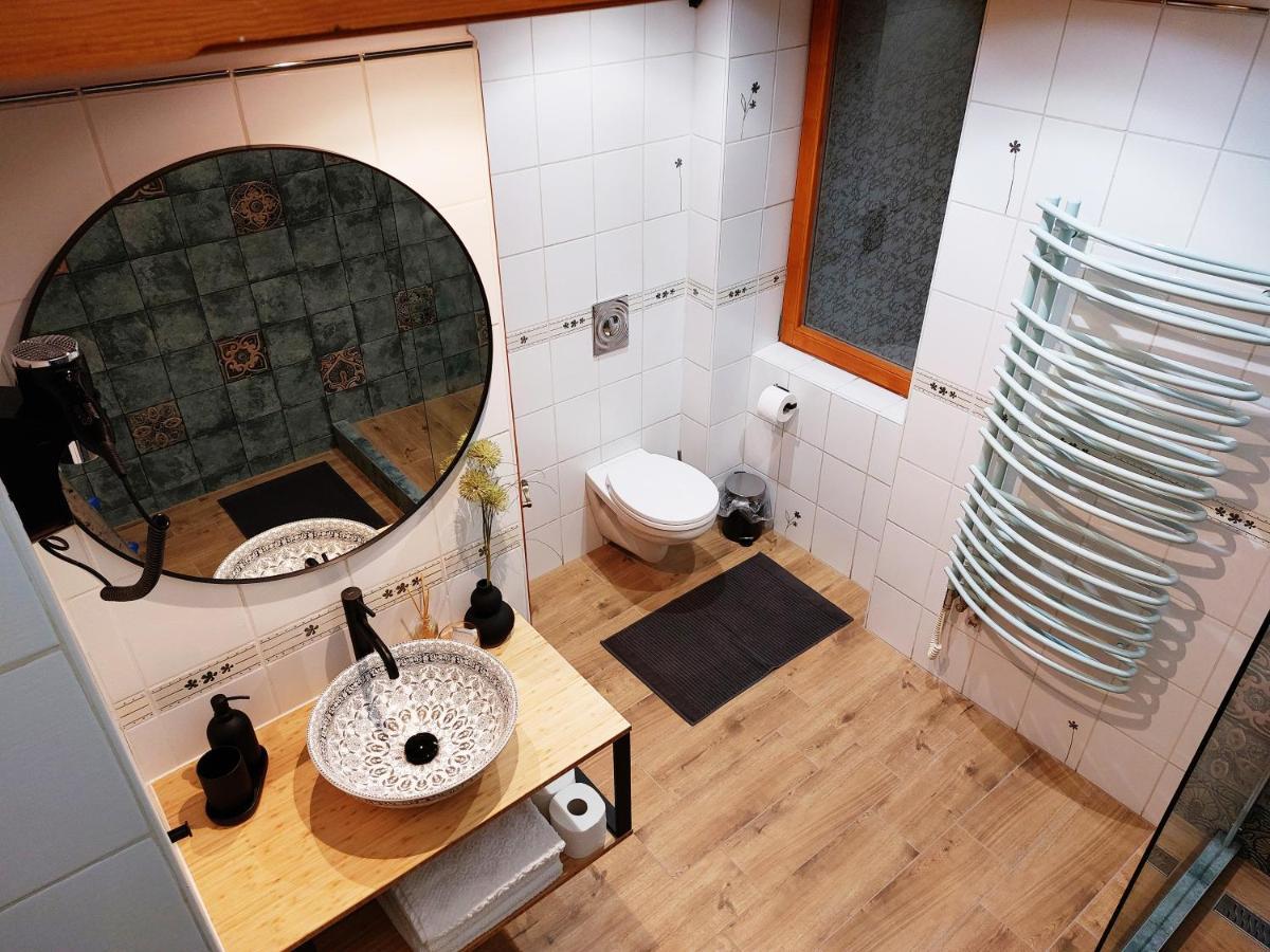 Square 16 Apartman - Absolutely Central Location With Self Check In Сомбатгей Екстер'єр фото