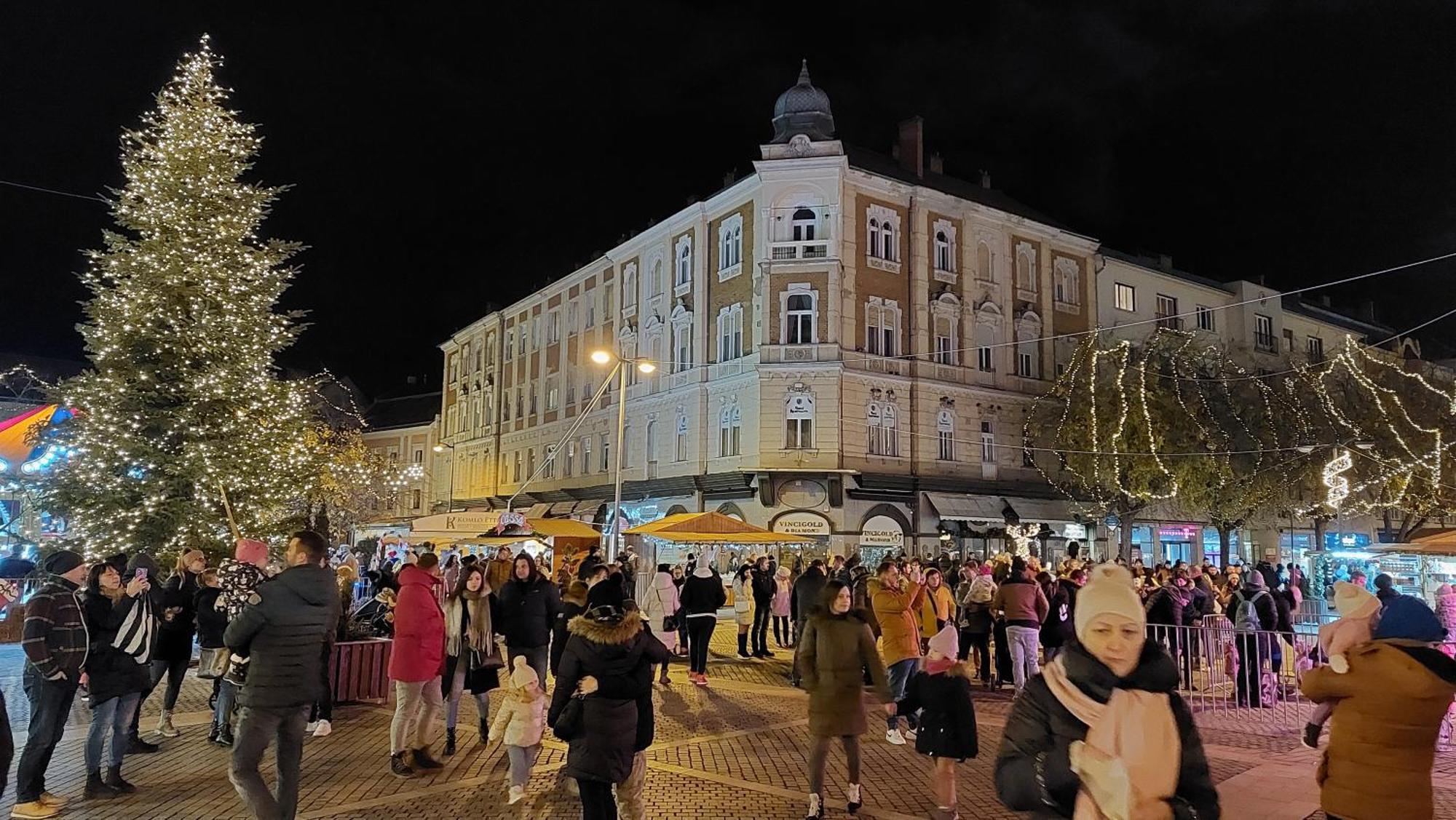Square 16 Apartman - Absolutely Central Location With Self Check In Сомбатгей Екстер'єр фото